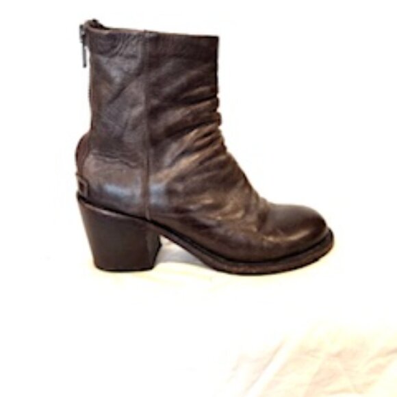 Stylish Brown Ankle Boots - Picture 5 of 5